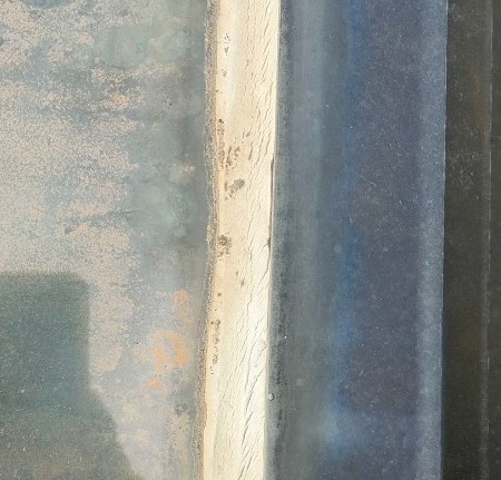 天窓のパッキン割れ　雨漏りの原因調査　街の屋根やさん熊本店